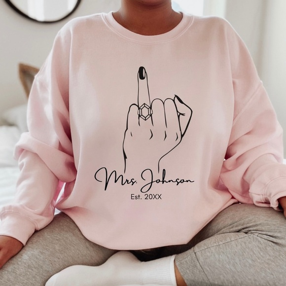NEW Custom Bride Ring Finger graphic Sweatshirt - Picture 3 of 4